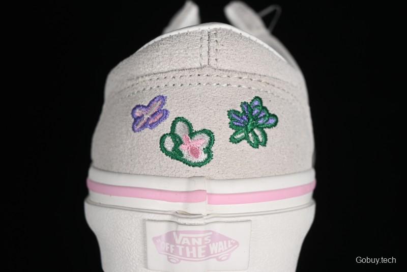Vans Style 36 Low-Top Skate Shoes with Embroidered Details in Cream - VN000CRPGRN