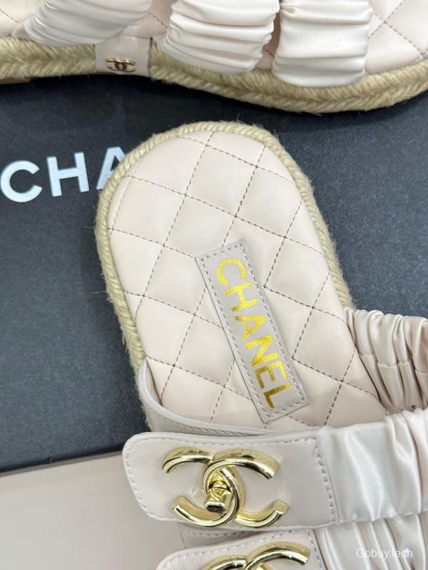 2025 Women Chanel White Leather Slippers CC Logo KFY00230